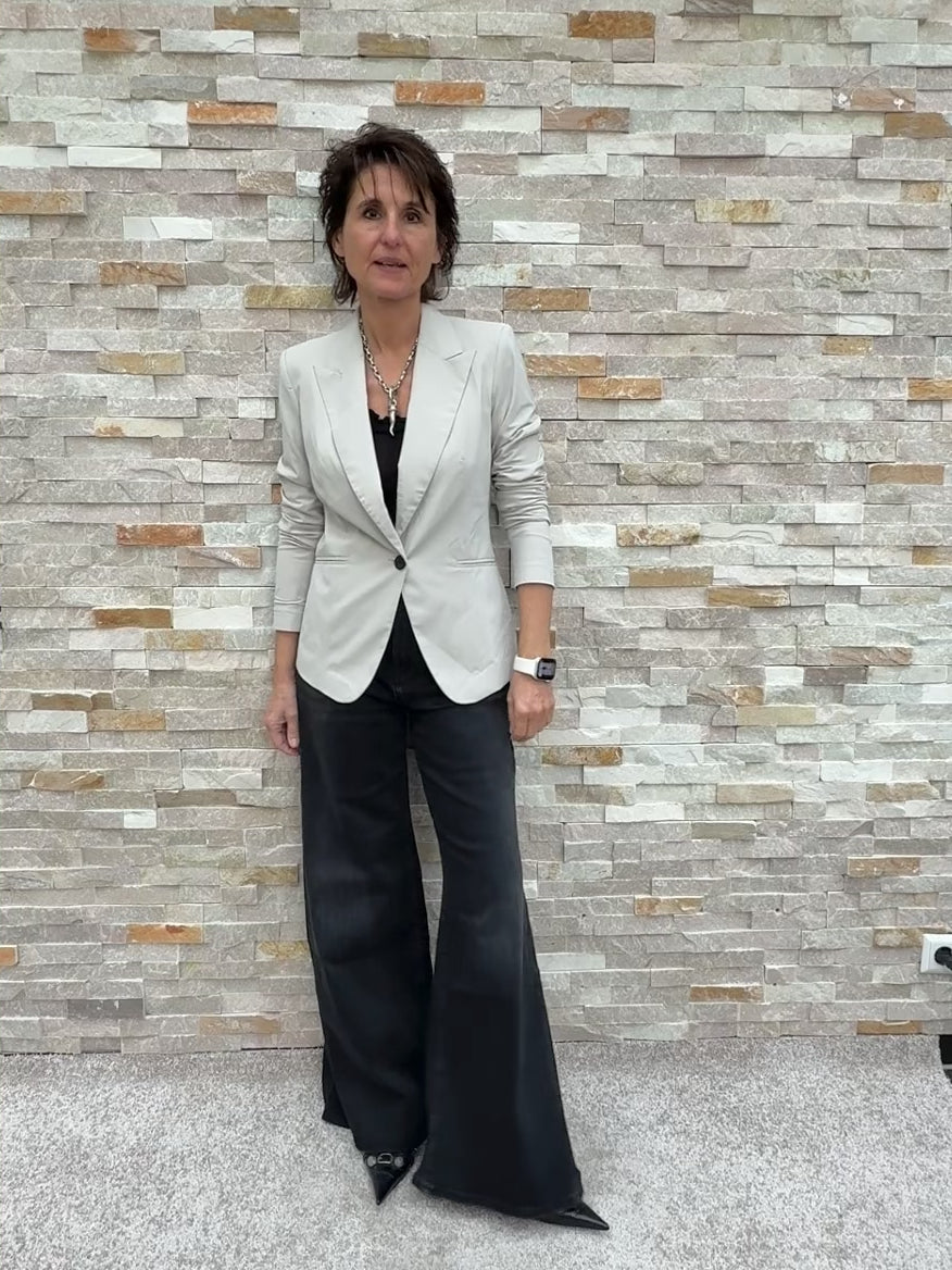 Video laden: Taillierter Blazer BOSTON in Sand