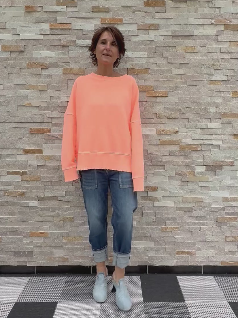Video laden: Destroyed Sweatshirt Disdressed in Orange