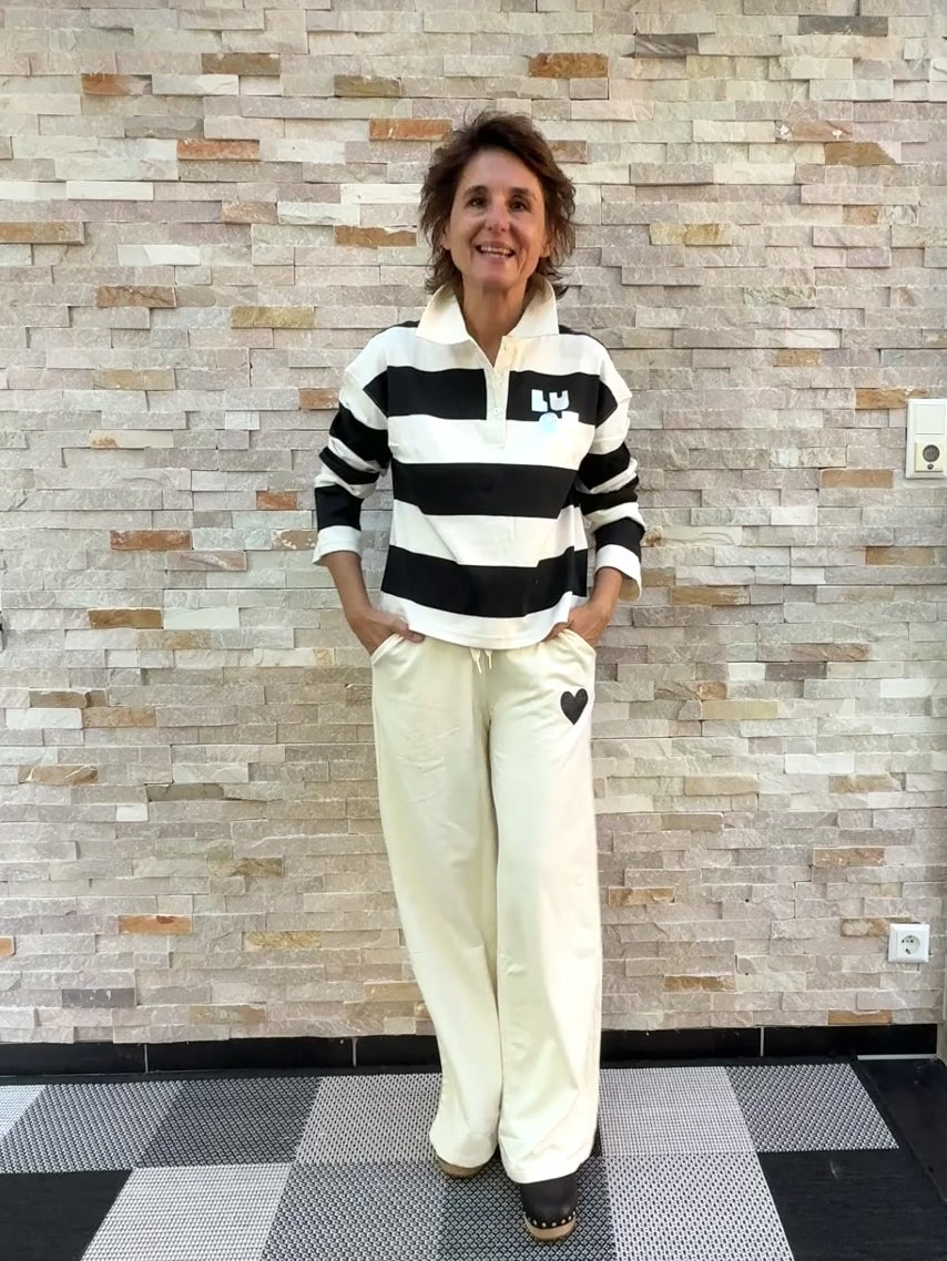 Video laden: Jersey Hose mit weitem Bein &quot;Herz&quot; in Vanille
