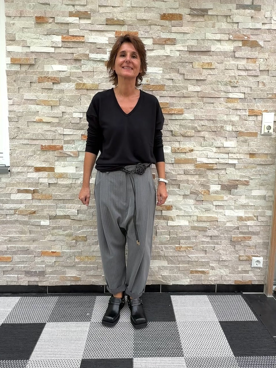 Video laden: Sweatshirt JUPITER NOT mit Stickerei in Schwarz