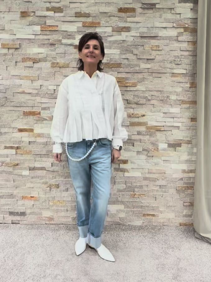 Load video: Bluse TINY mit Falten-/Plissee-Details Weiß