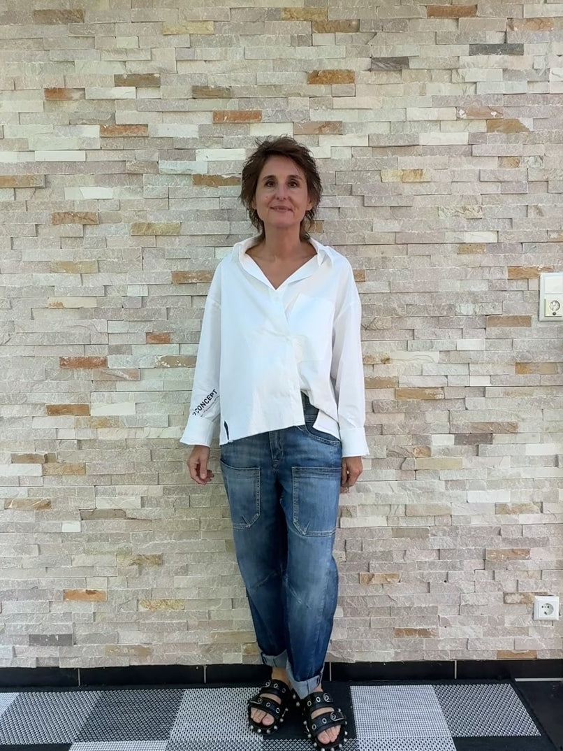 Video laden: Jeans MADIE NEO mit aufgesetzten Taschen Mittelblau