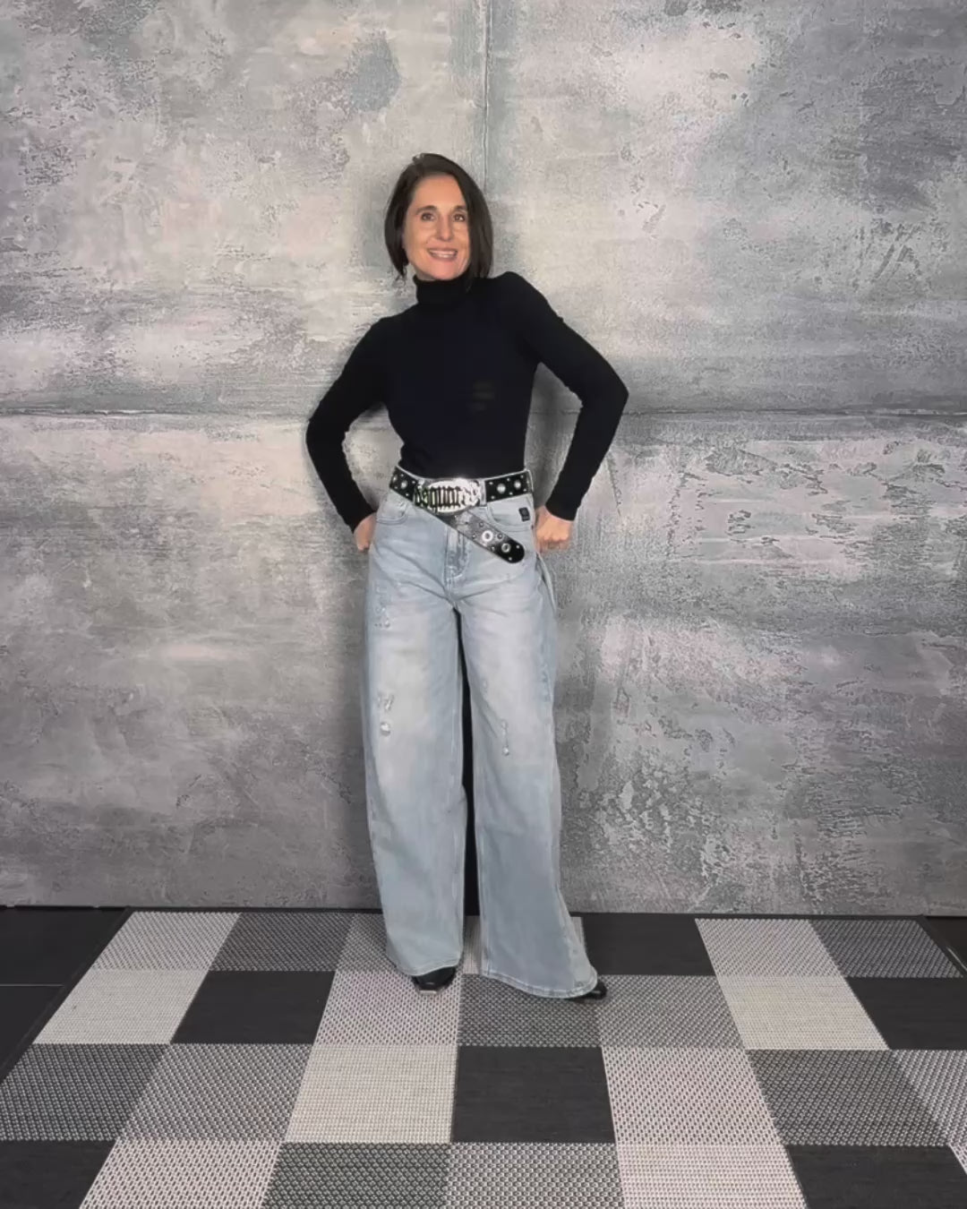 Video laden: Jeans EIREEN mit Seitenfalte und extra weitem Bein snow grey