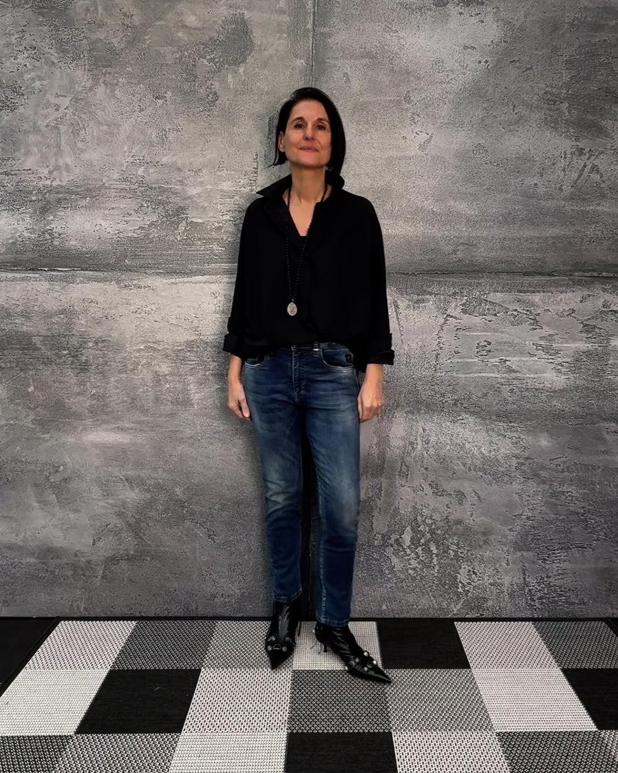 Video laden: Relaxed Fit Jeans LEONA CLEAN in Queen Blue