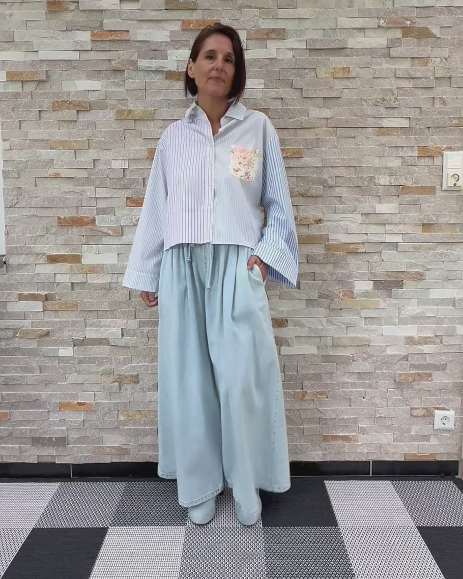 Video laden: Baggy Jeans mit Gummibund und extra weitem Bein Hellblau
