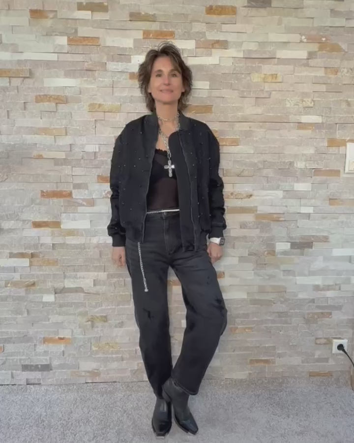 Video laden: Jeans Blouson ISLA mit Strass-Steinen Allover in Schwarz