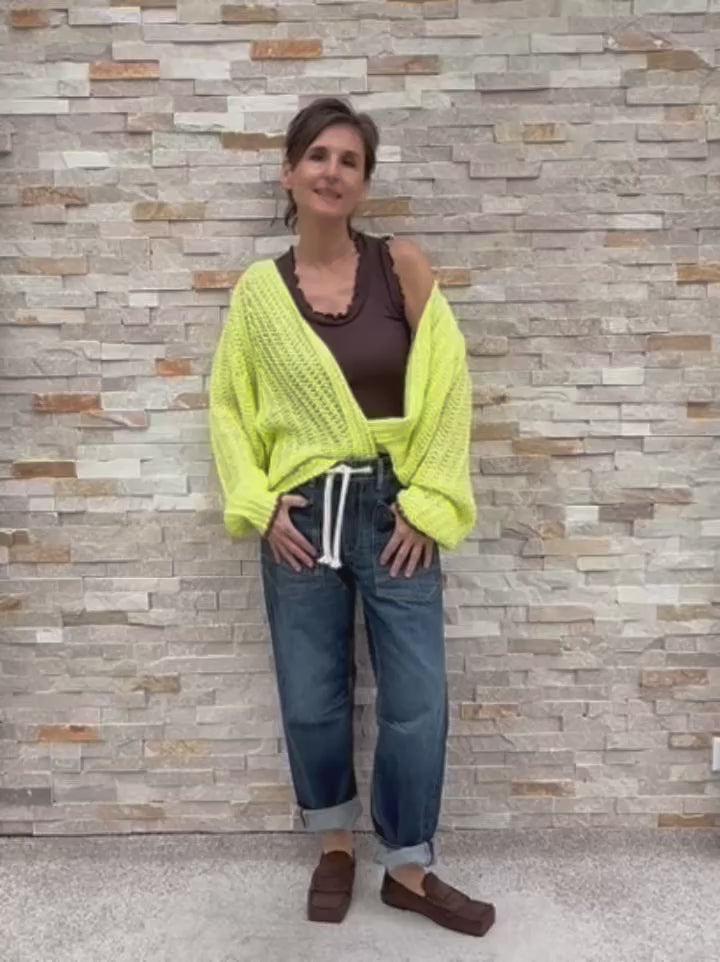Video laden: Kurz-Cardigan KI:ARA Loose Knit in Lemon