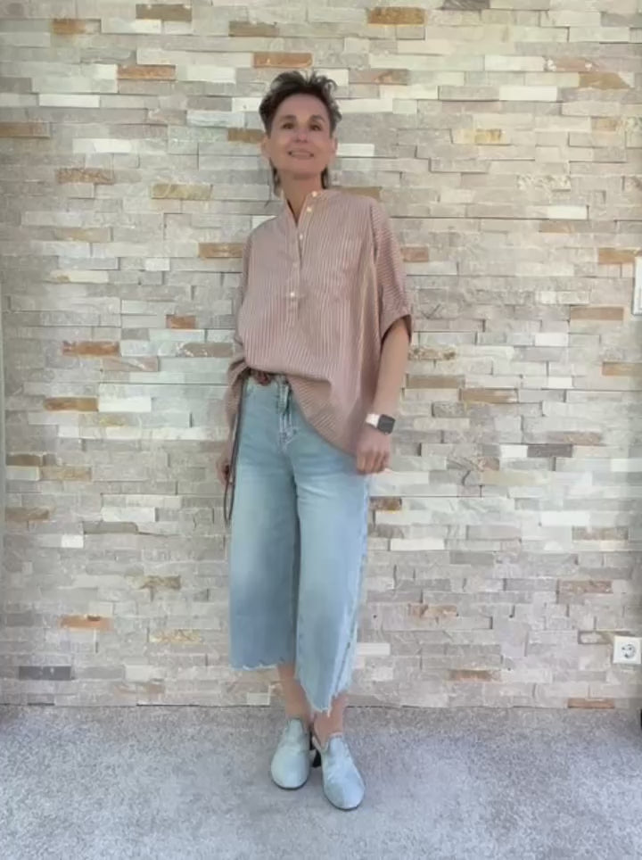 Video laden: Oversized Poncho Streifen Bluse in Caramel