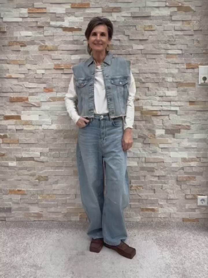 Load video: Barrel Jeans wide tapered denim pants Blue