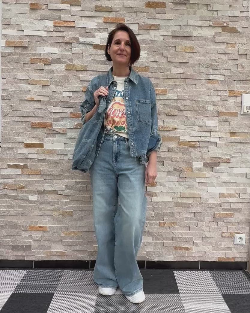 Video laden: Hobo Bag MILDRED mit ER Logo Mittelblau