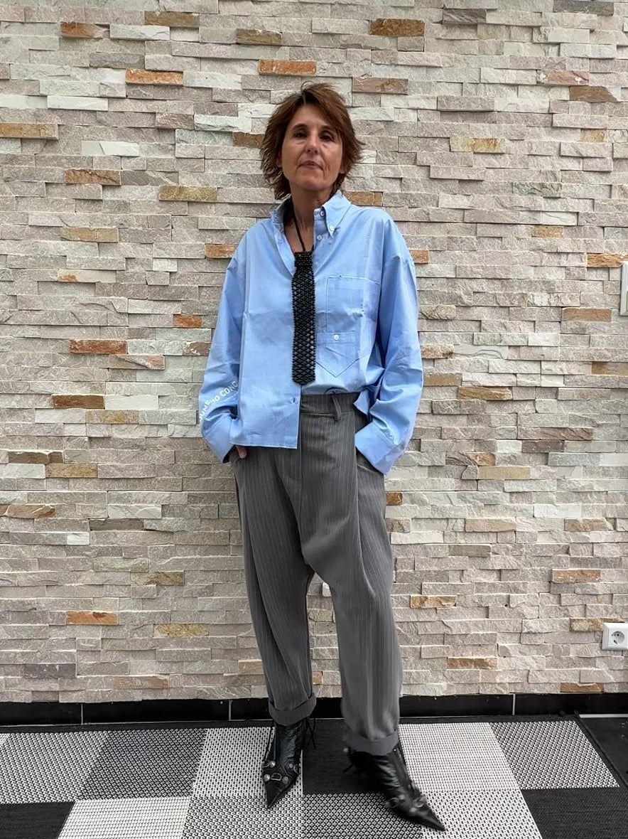 Video laden: Boxy Hemdbluse CAMICETTE mit Logo Print Blue