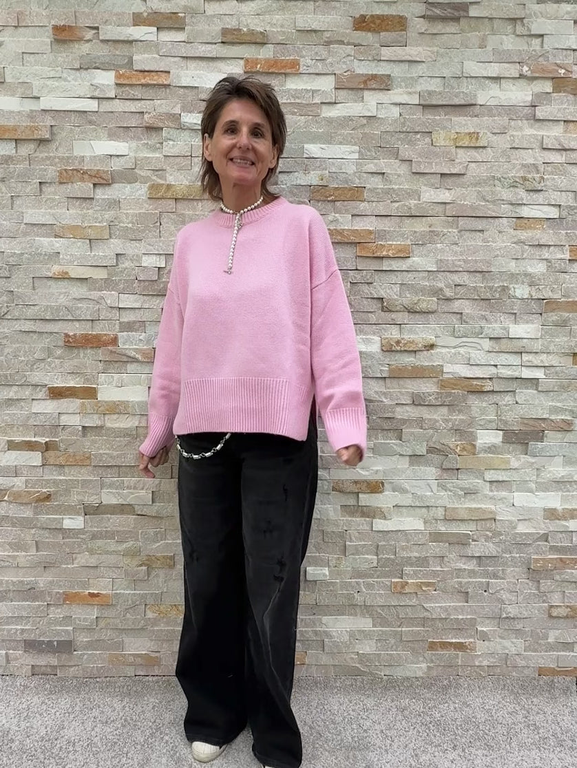 Video laden: Boxy Cashmere Pullover mit Rundhals in Rosa