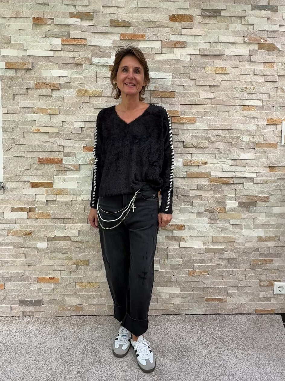 Video laden: Kuschel Pullover TOULON mit Handstich in Schwarz