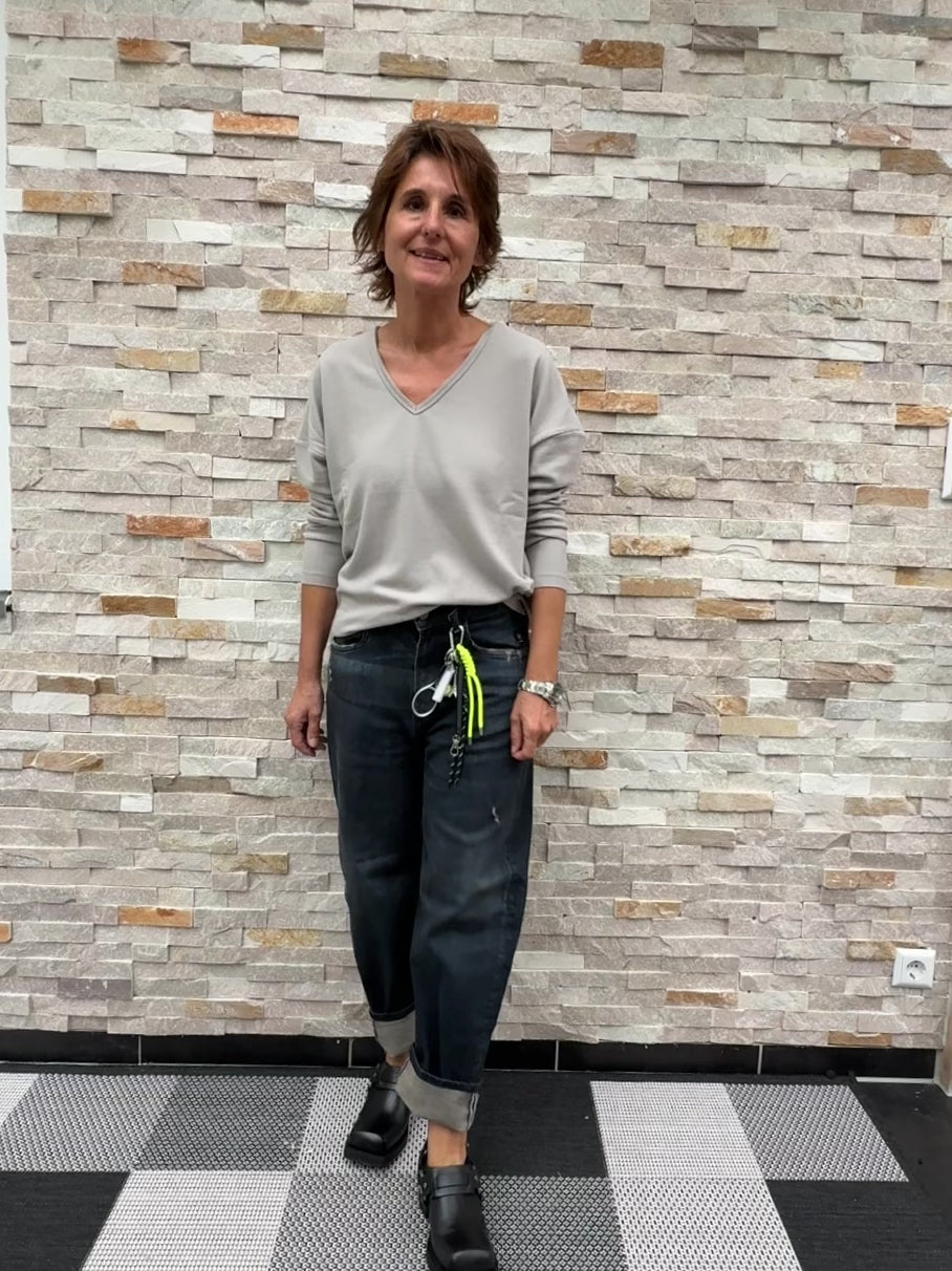Video laden: Sweatshirt JUPITER NOT mit Stickerei in Grey Mom