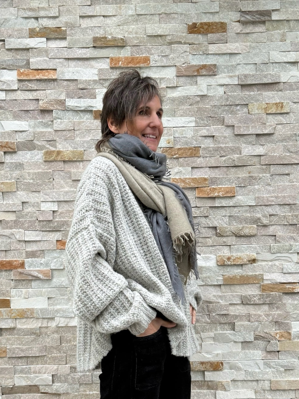 Cashmere Schal mit Farbverlauf in Anthazit mit Taupe
